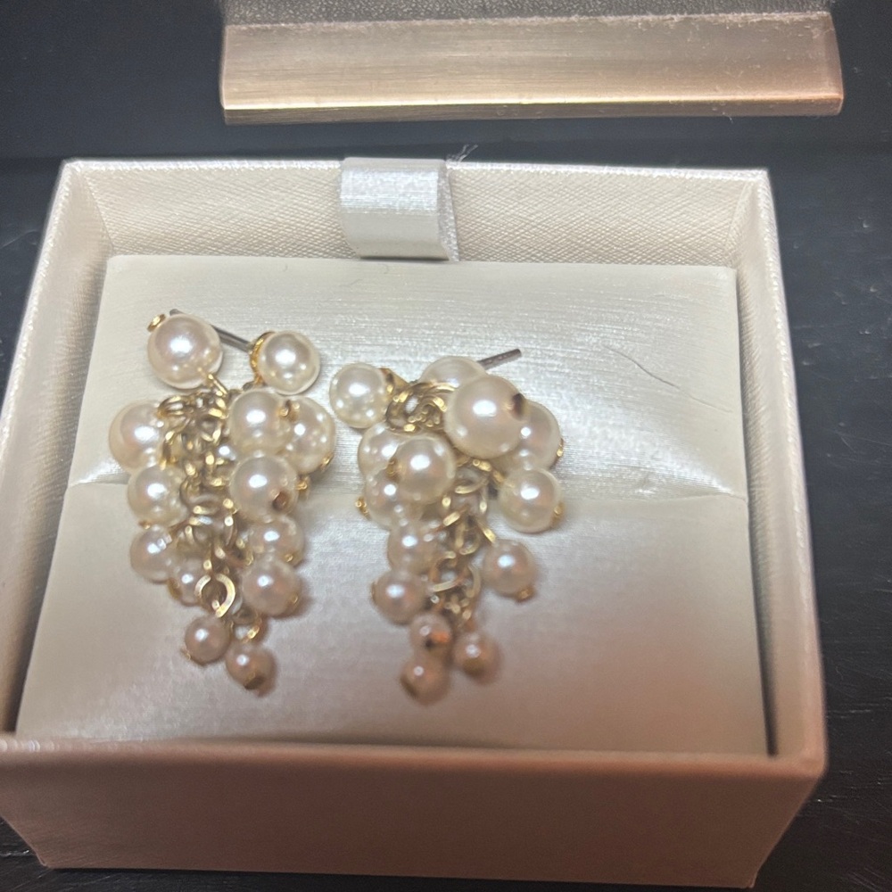 Elegant Gold tone and Pearl Drop Earrings